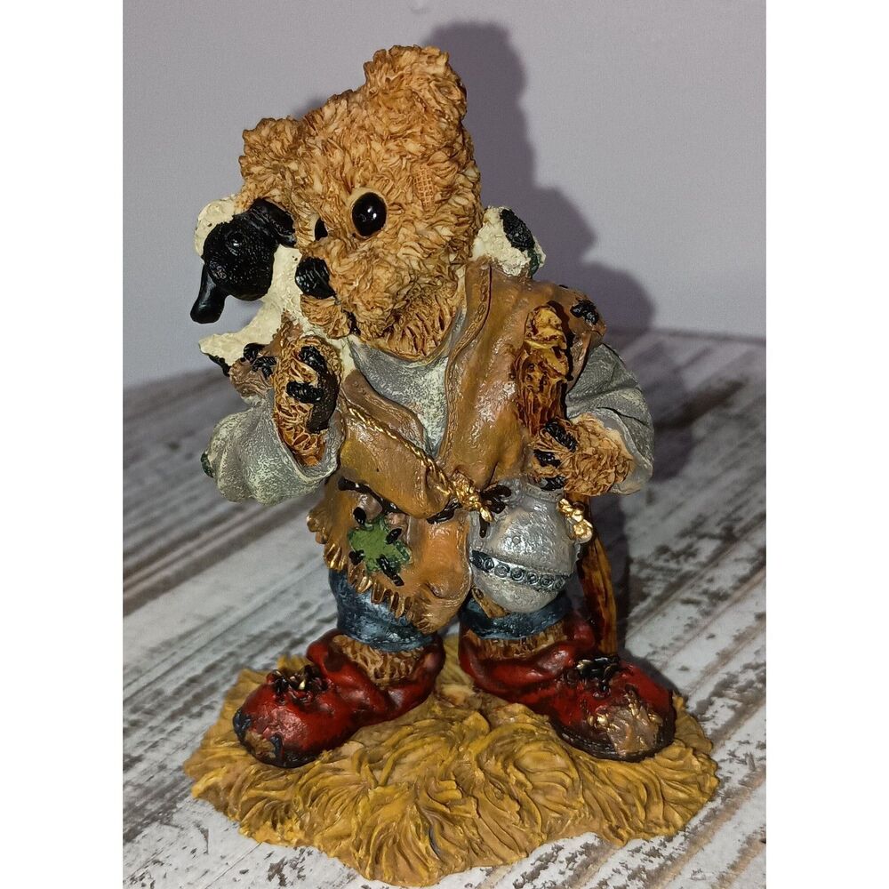 Vintage Boyds Bears & Friends: Nativity Set Series # 3 - Shepard Carries a Lamb